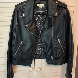 Beautiful black leather jacket, motto style with beautiful details.